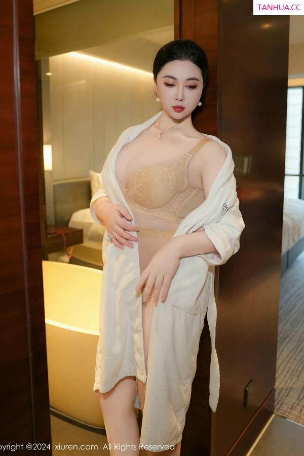   [XiuRen]高清写真图 2024.12.02 No.9534 风景尤美 丰腴美臀第8张图片